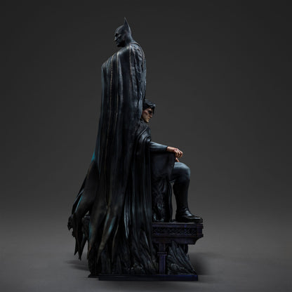 DC Comics Batman & Bruce Wayne 1/4 Legacy Replica Statue (79 cm)