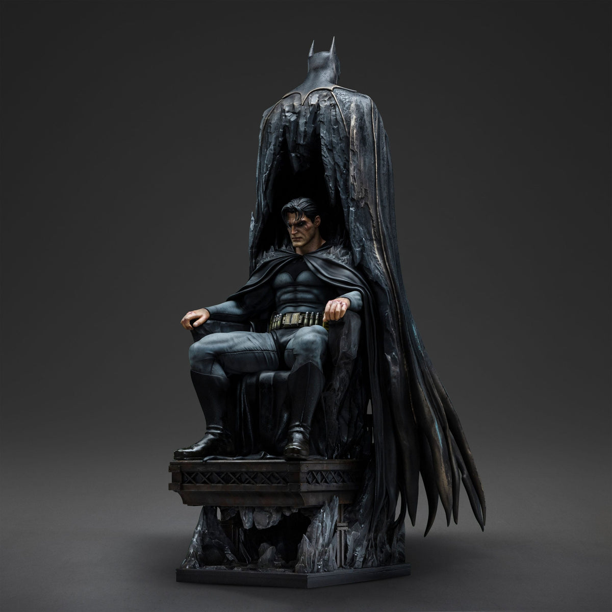 DC Comics Batman & Bruce Wayne 1/4 Legacy Replica Statue (79 cm)
