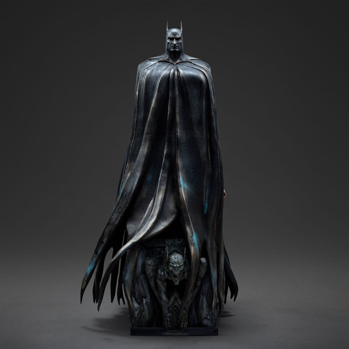 DC Comics Batman & Bruce Wayne 1/4 Legacy Replica Statue (79 cm)