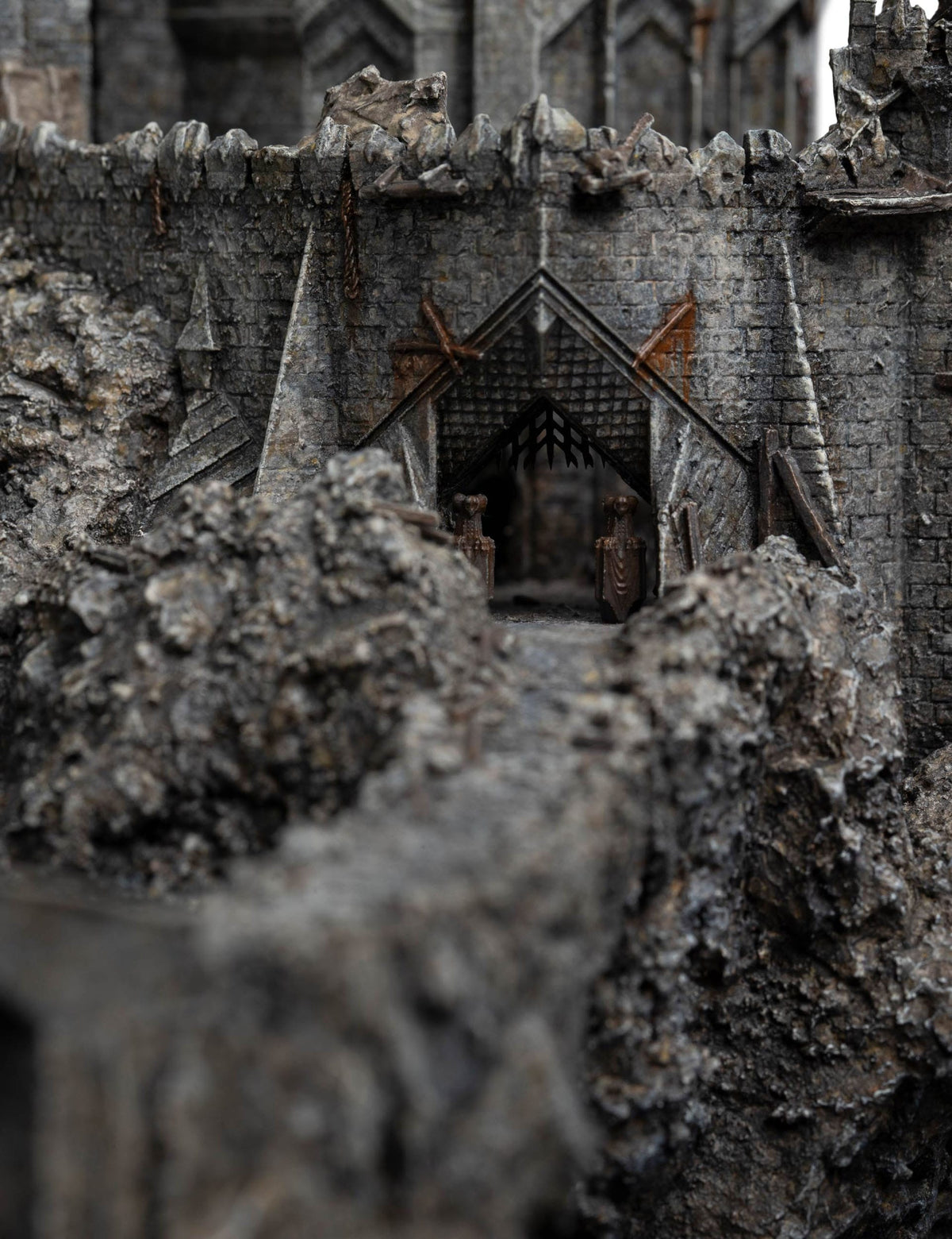 The Lord of the Rings Cirith Ungol Limited Edition Environment (33 cm)